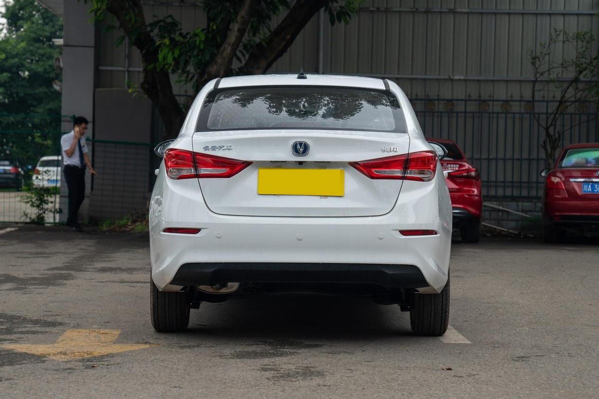 长安悦翔手动舒适型性价比,长安悦翔国六版油耗及价格