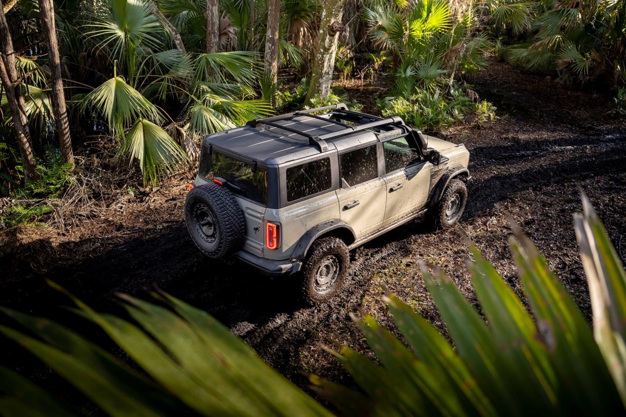 越野气息浓厚全新福特bronco,最大的福特bronco实车真霸气