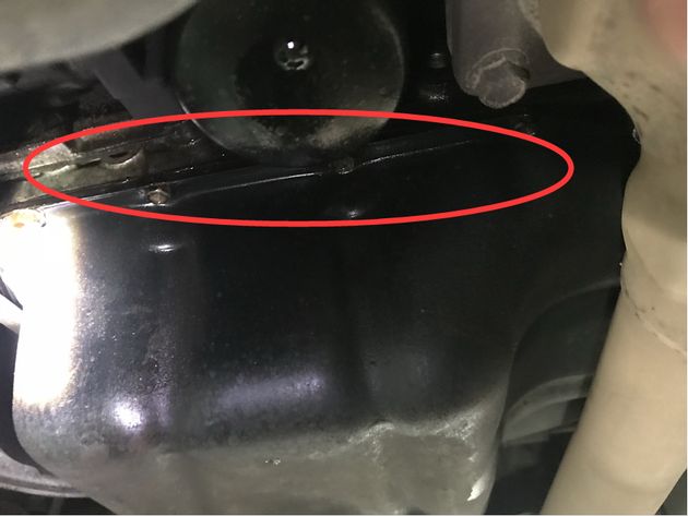 行驶过程中怎么发现发动机漏机油,发现机油漏光了怎么办