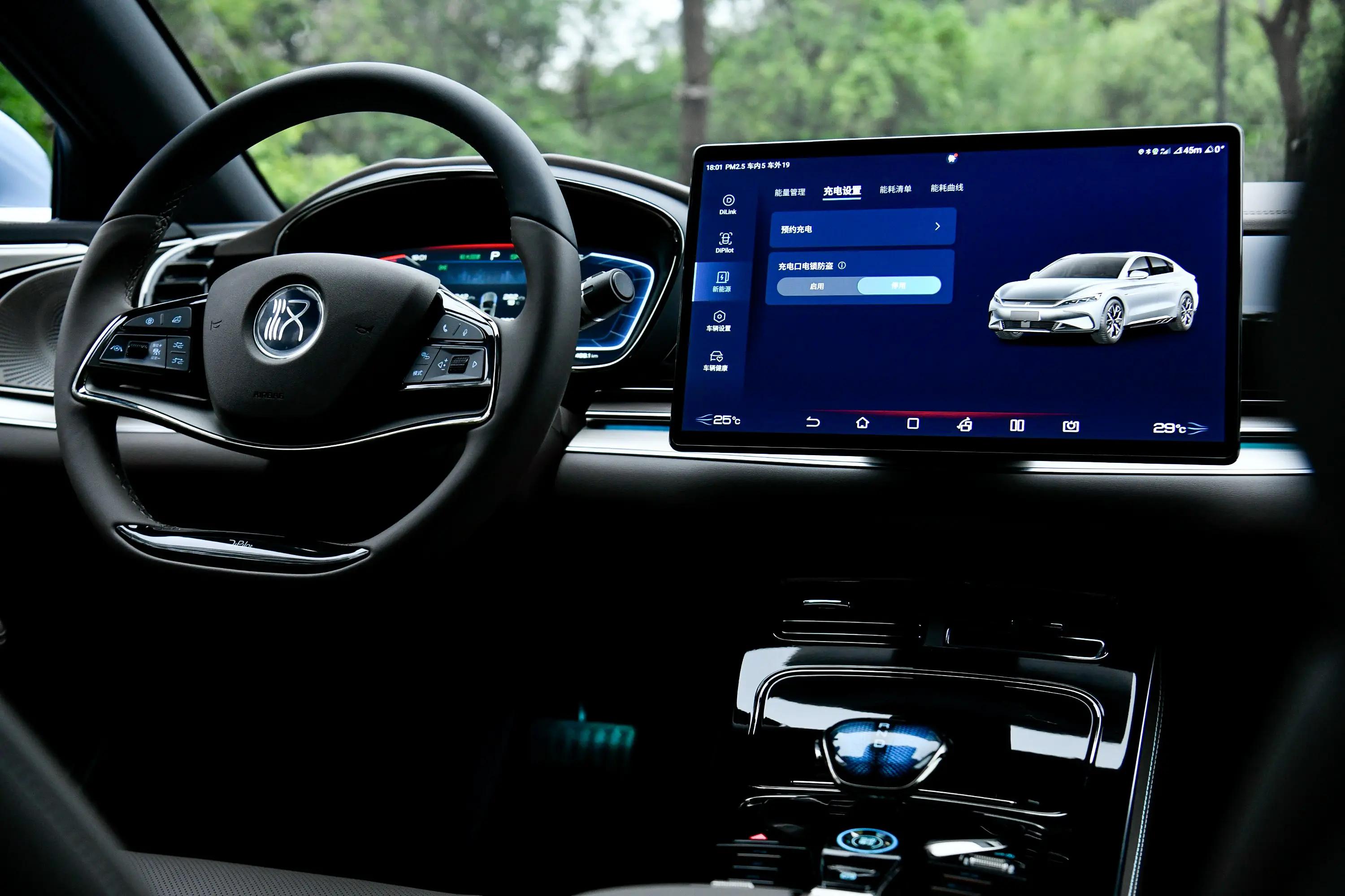 颜值能打操控出色比亚迪汉ev,新一代比亚迪汉ev冠军版