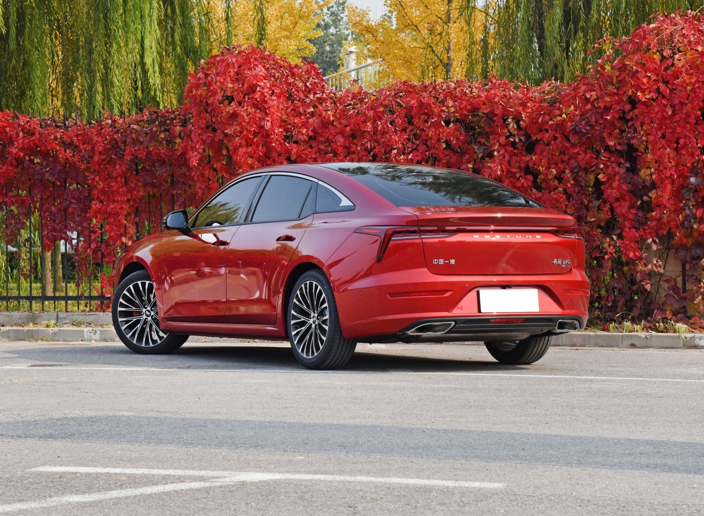 预算14万，提了台奔腾B702.0T版本，动力油耗满意，但缺点也明显