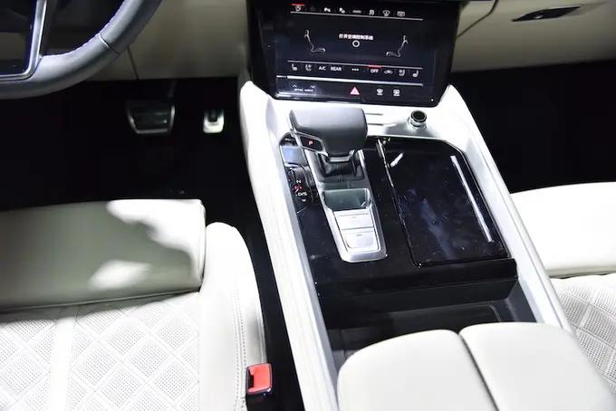 硬汉豪华全尺寸suv试驾上汽奥迪q6,奥迪q6对比奥迪q7