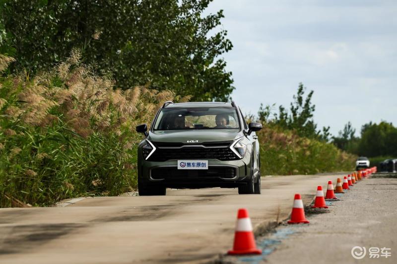 起亚sportage狮铂拓界四驱系统,起亚狮铂拓界2.0第一视角试驾