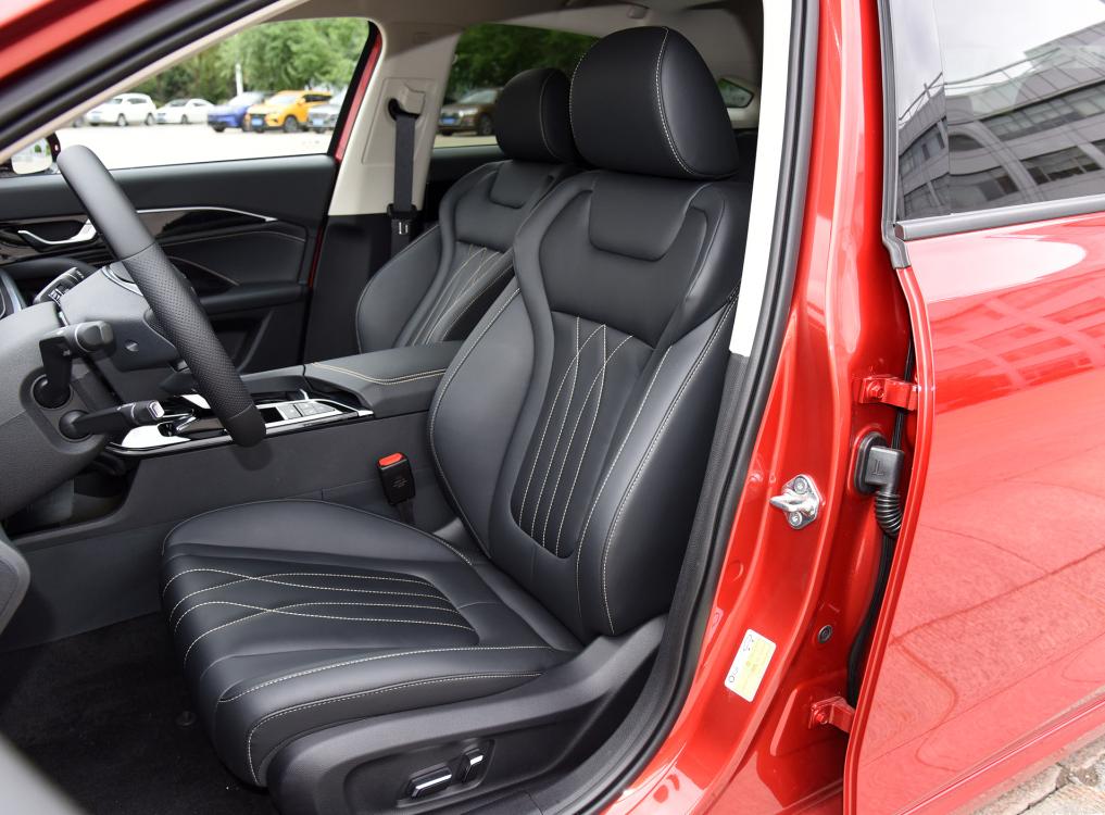 新款奔腾b70到底怎么样,奔腾b70内饰有几个颜色大全