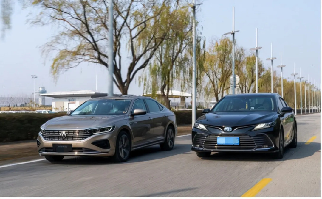 凯美瑞跟普拉多谁舒服,凯美瑞对比天籁操控