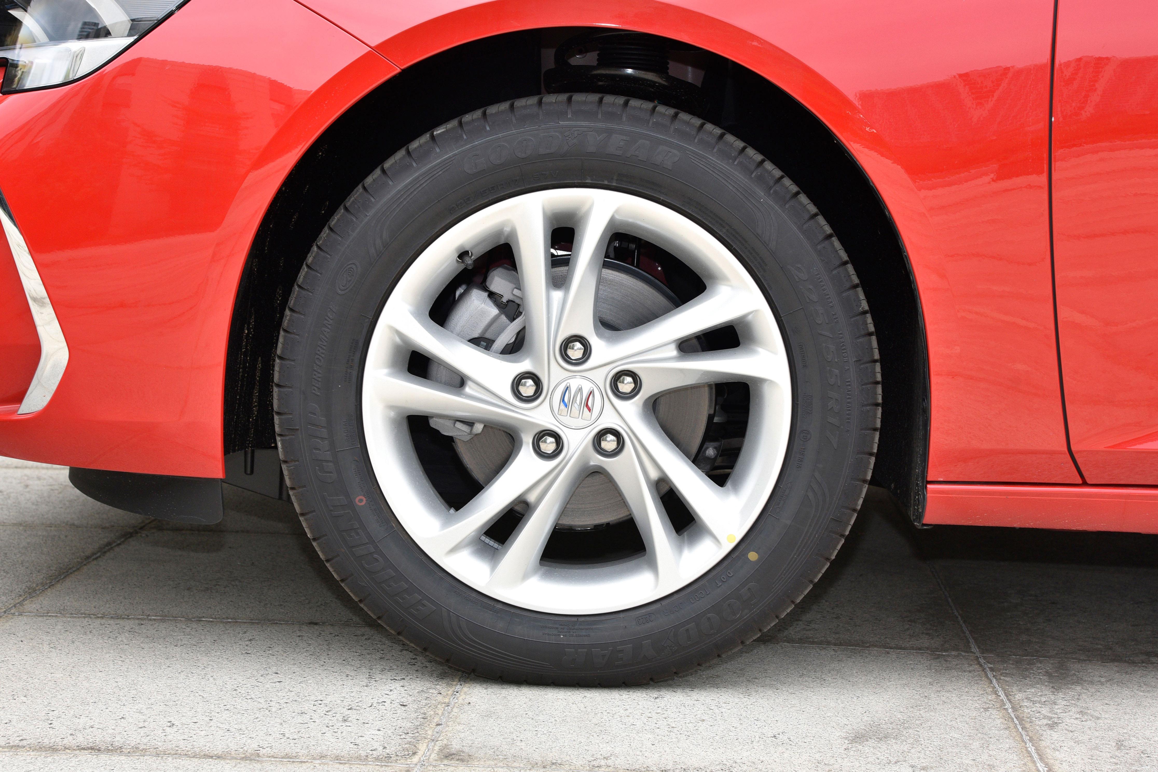 刚上市就降价五万,君威1.5t配9at和君越1.5t配cvt怎么选