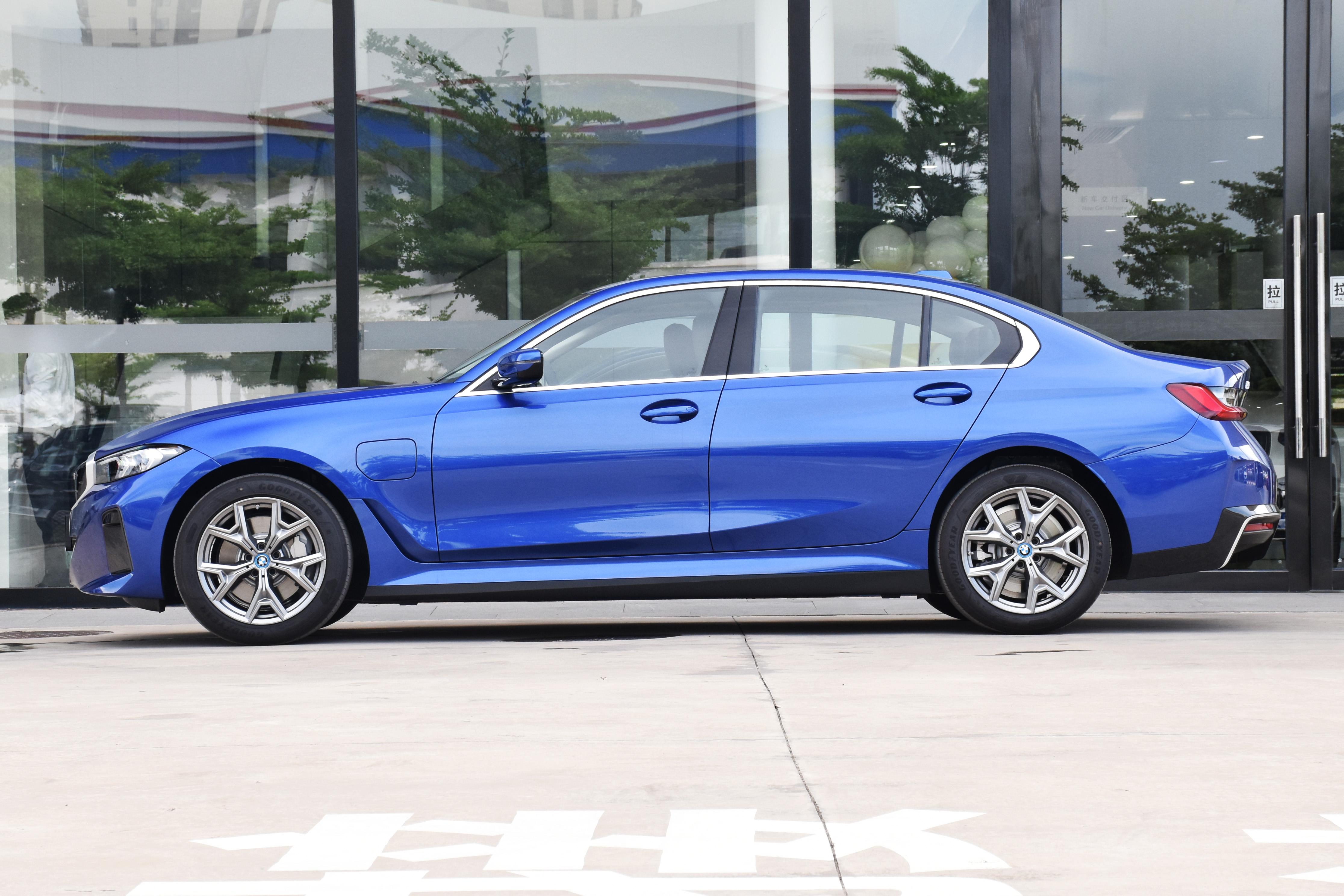 宝马落地25万左右轿跑,落地25万的宝马中型车