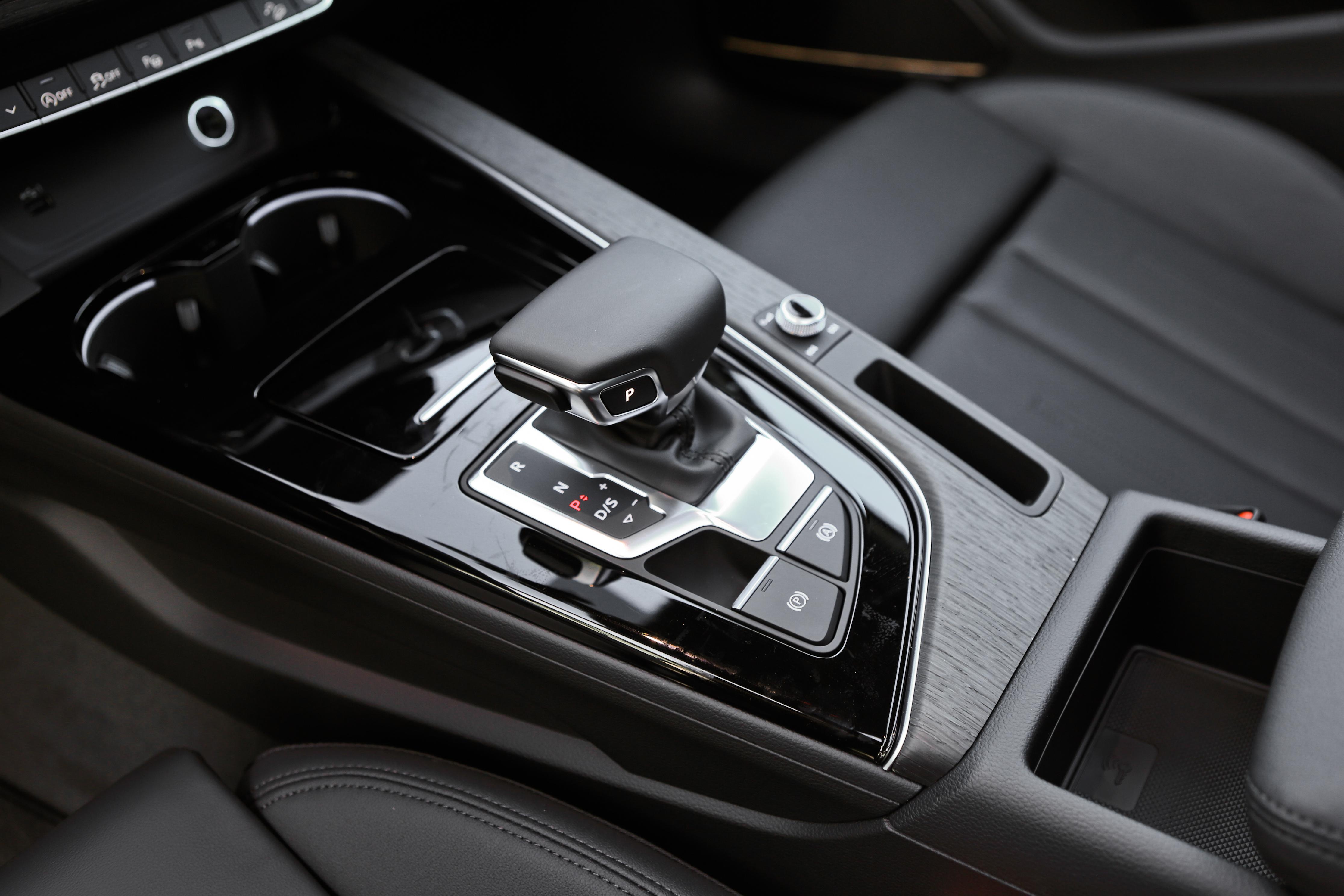 奥迪a4最新款2.0t都有什么配置,奥迪a4这款车最大的性能是什么