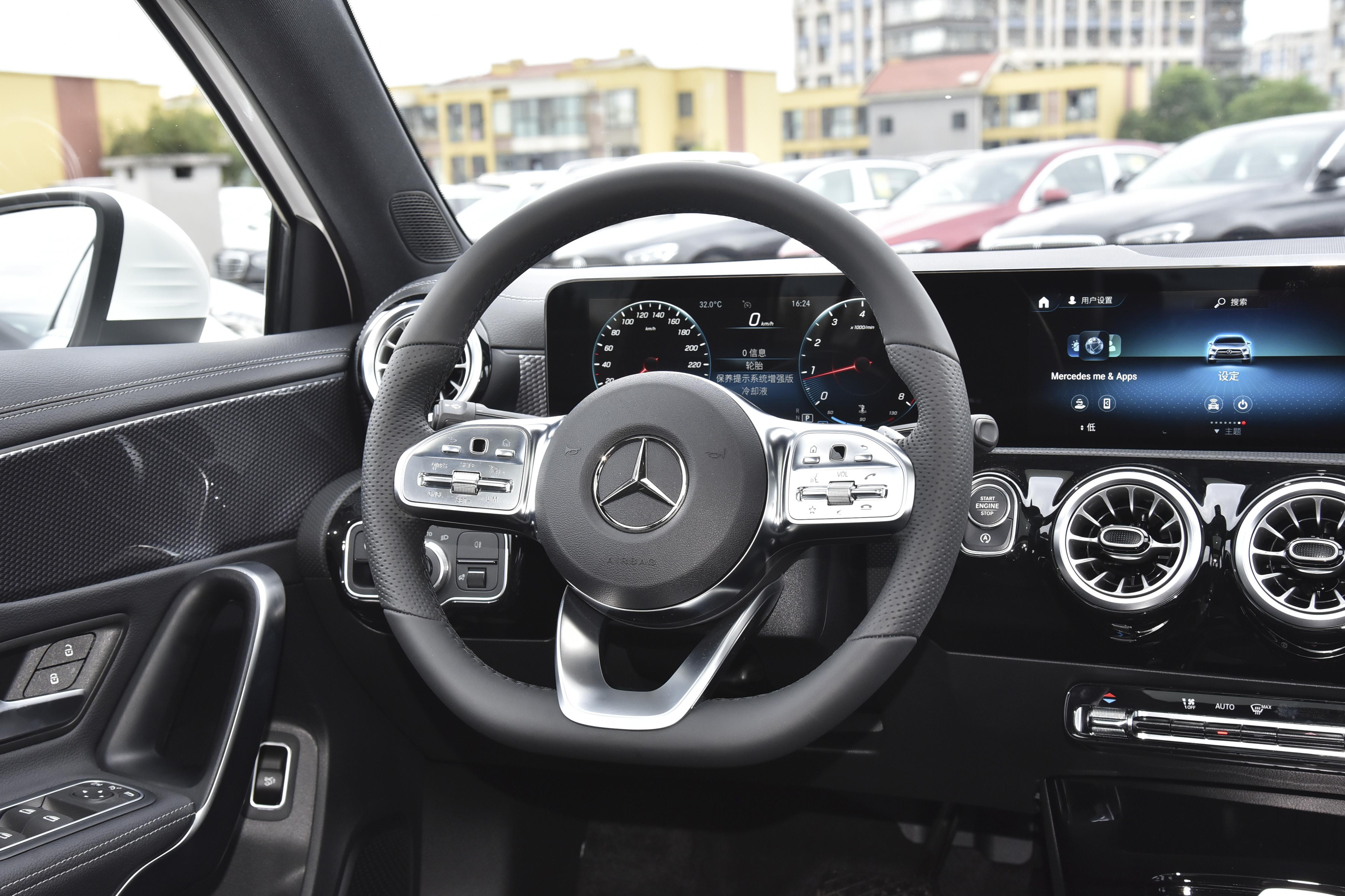 2022款奔驰*级A**用车成本分析，开一台豪华品牌小车需要多少钱？