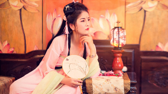 女主穿越到炮灰身上并虐男主,女主穿越到书里当炮灰得罪男主