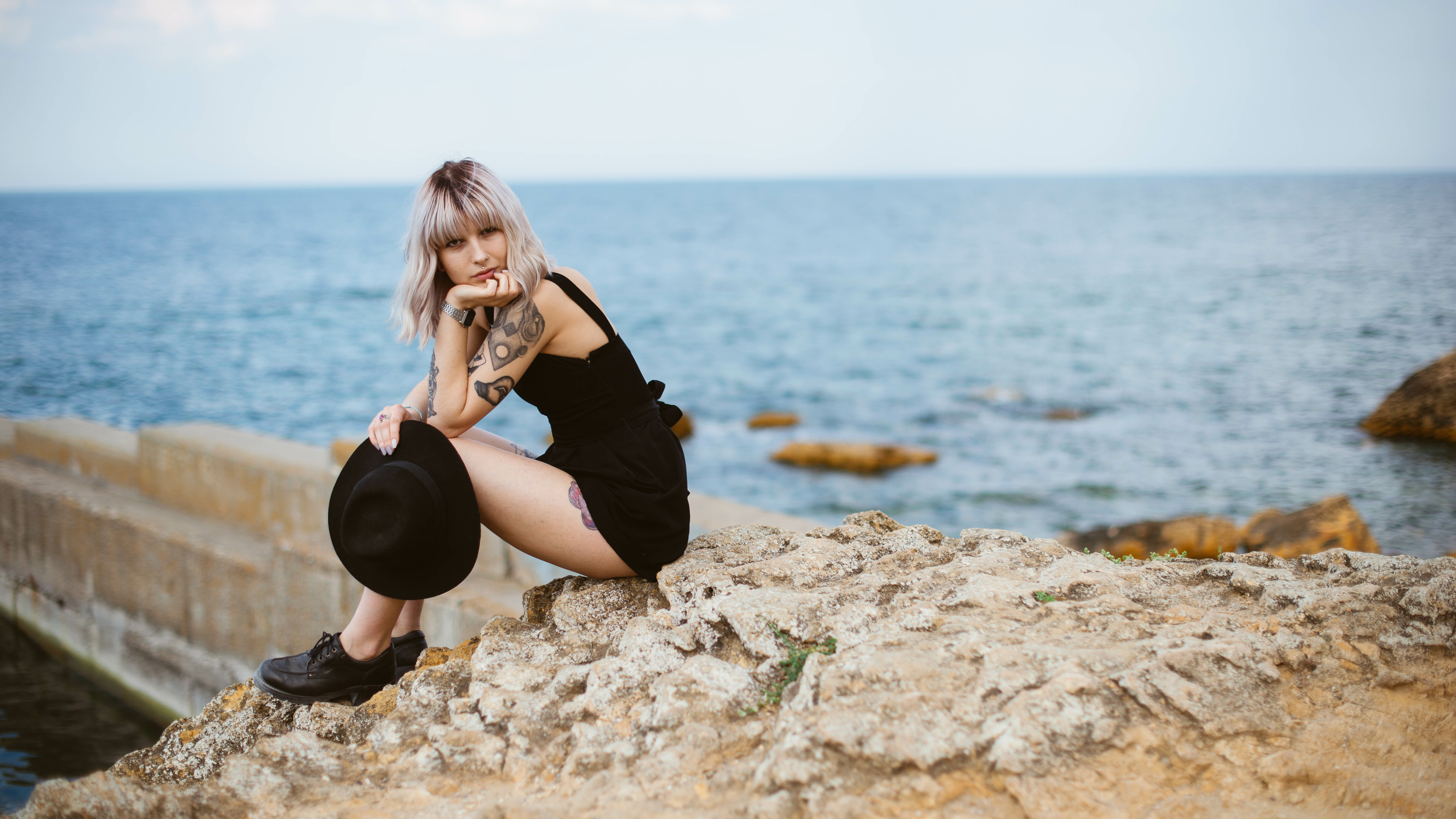 小说：大人物主动自我介绍，小伙却毫不在意，对大人物爱答不理