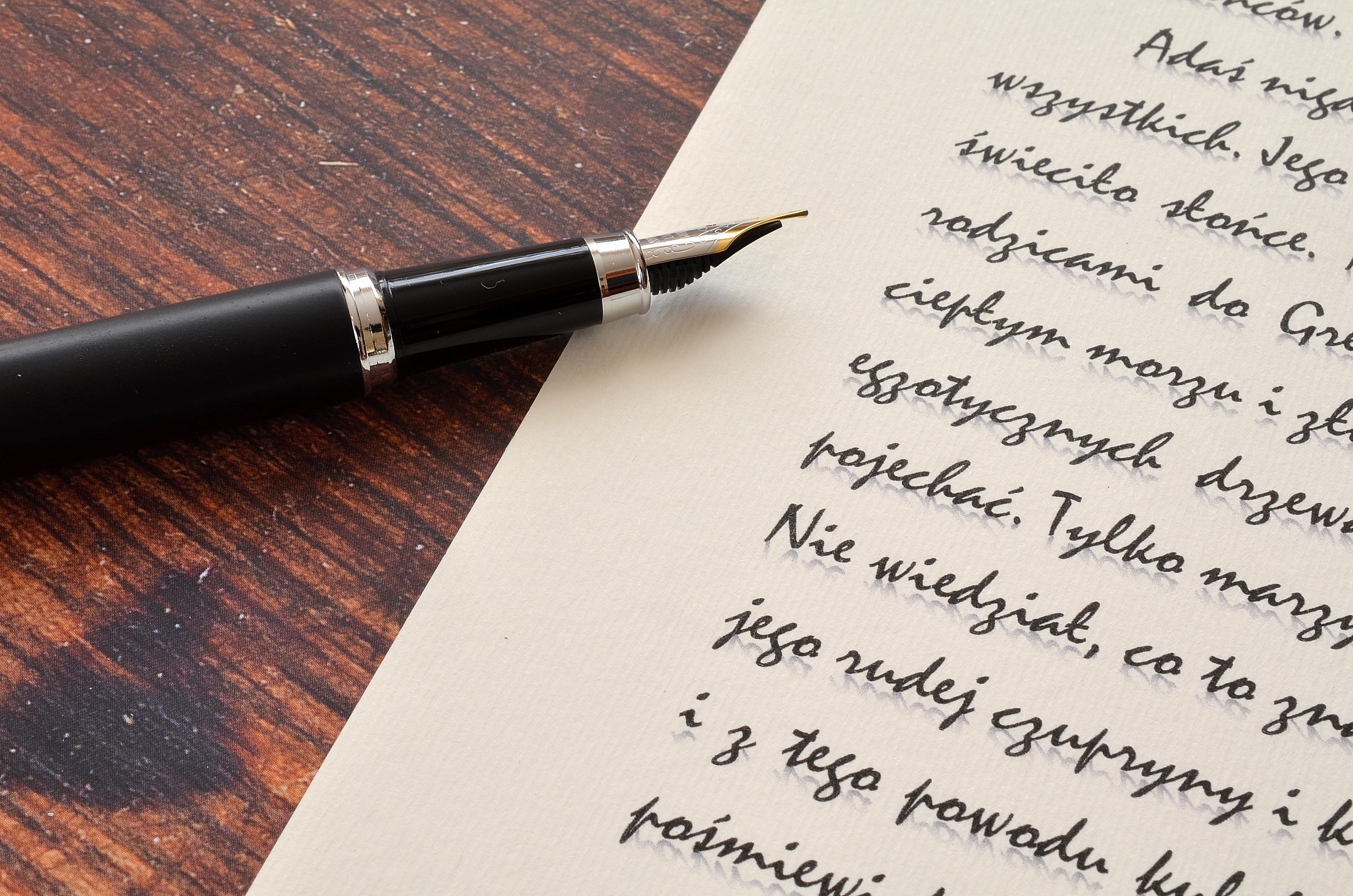 地中海、牛奶·羊皮书、我纷纷的*欲情**，里面还有许多优美的诗词