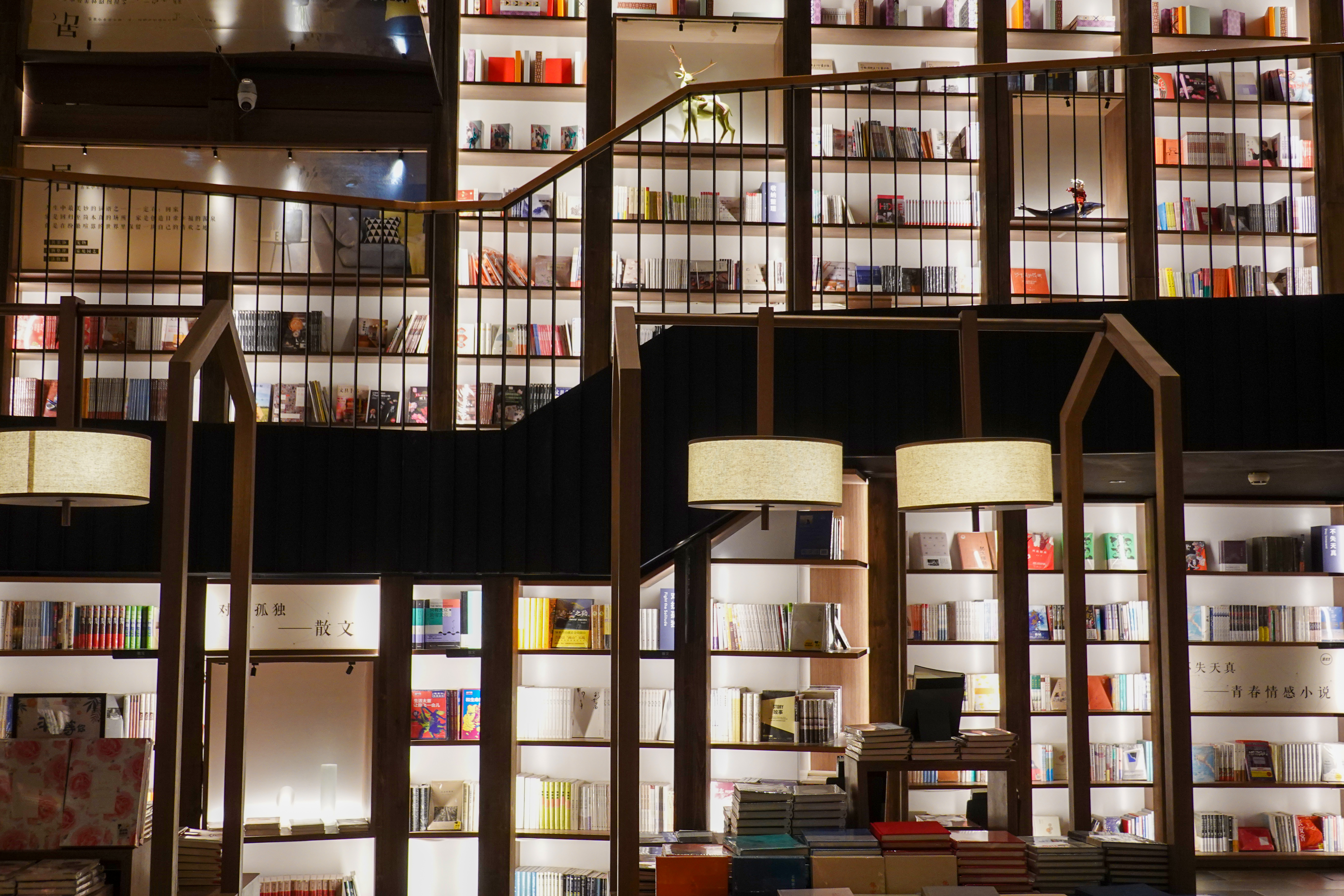 探索原子和世界的奥秘,解读原子内部奥秘