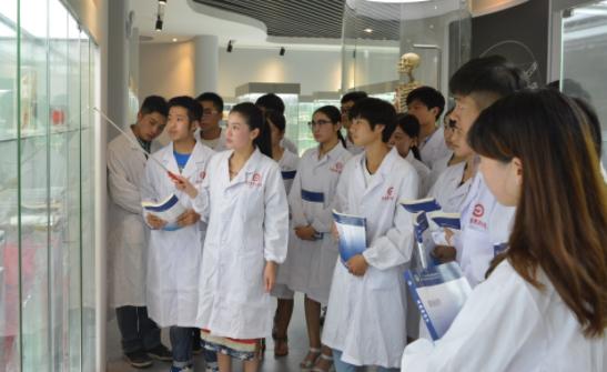 毕业多年后才发现，“师范生”和“医学生”的差距，简直云泥之别