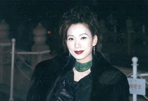 邝美云是个怎样的人,邝美云和周大福