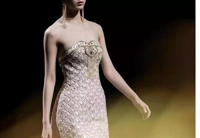 ep雅莹走秀2019,ep雅莹黑裙子