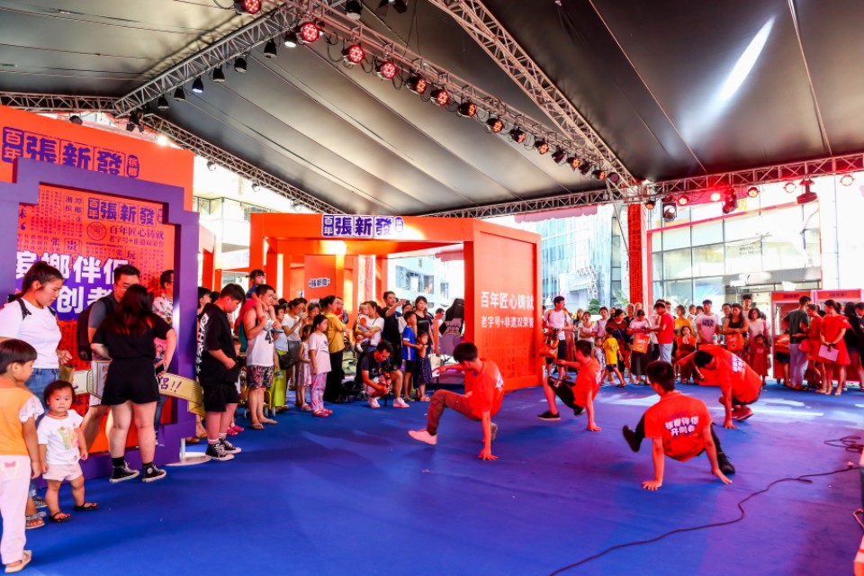 张新发＋伴侣游玩派对潮玩引爆长沙城南