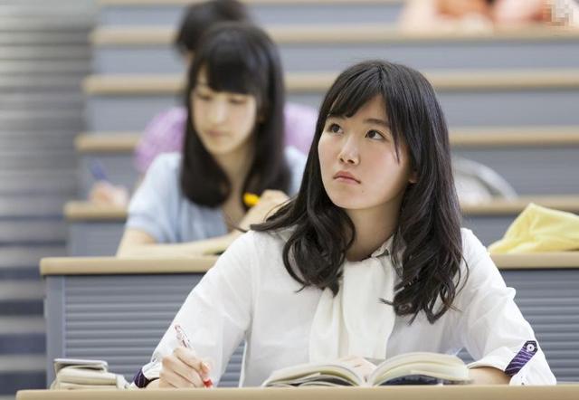 大学辅导员的年薪有多少,大学的辅导员年薪多少