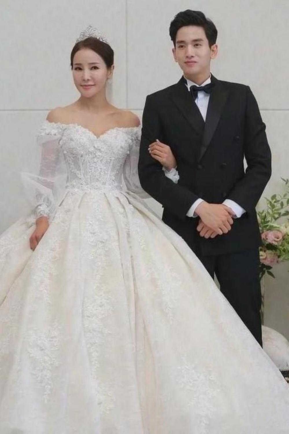 这对明星夫妻年龄相差17岁，堪称“母子恋”，怀孕生娃成了大难题