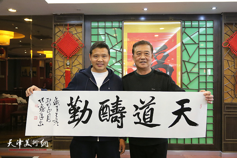 巨龙画院新春团拜活动在江泽福轩大饭店举行