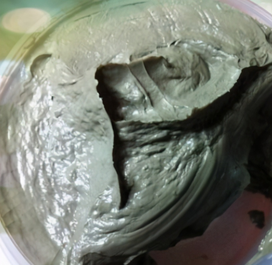 18岁脸上长痘的少女用什么护肤品,30多岁脸上反复长痘用什么护肤品