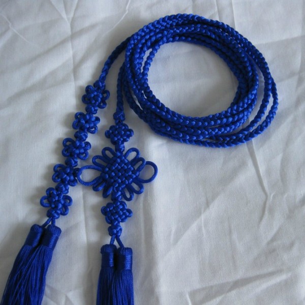 一根红绳编结,一根红绳同心结