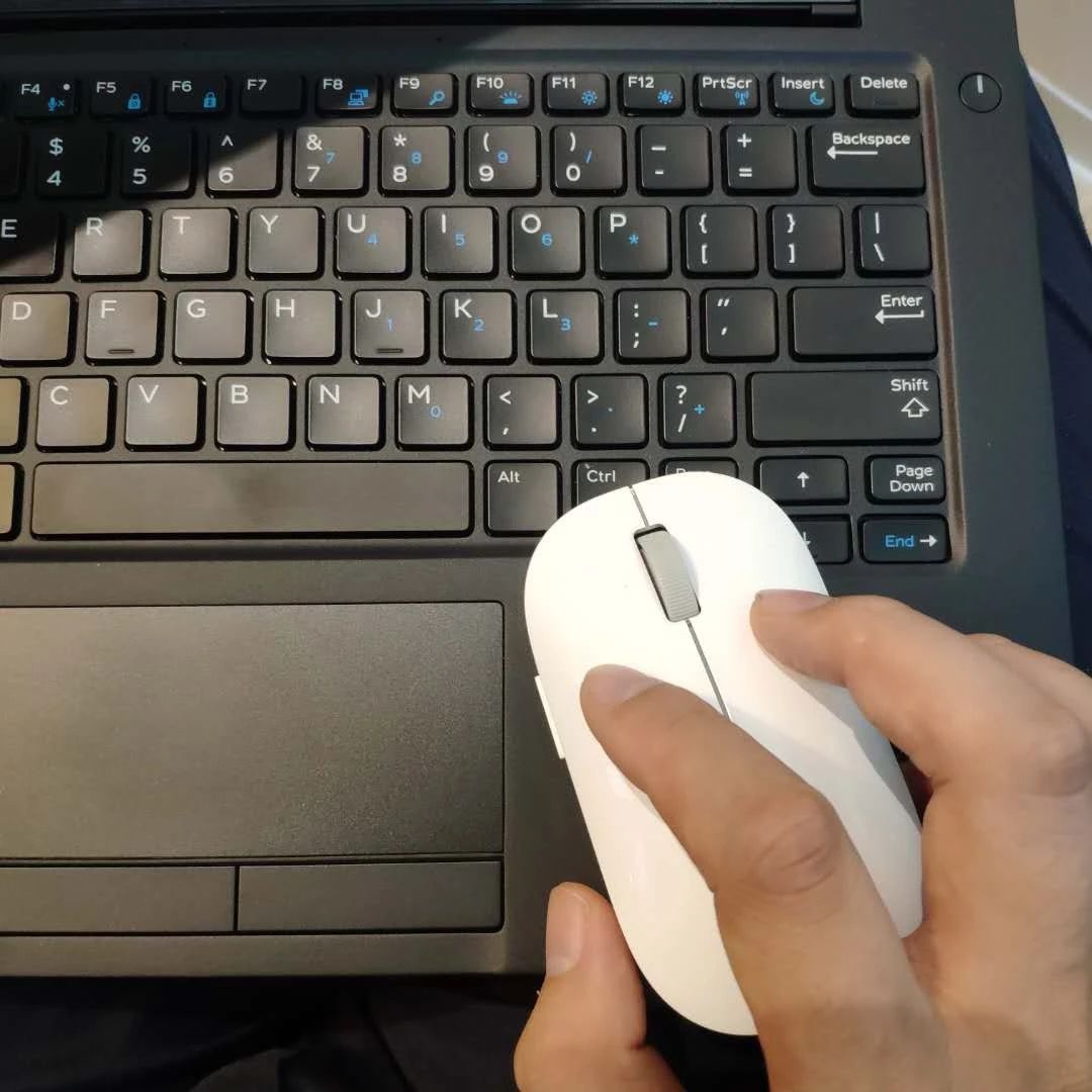 联想thinkpade14小红点是干嘛的,thinkpadlogo上的小红点是灯吗