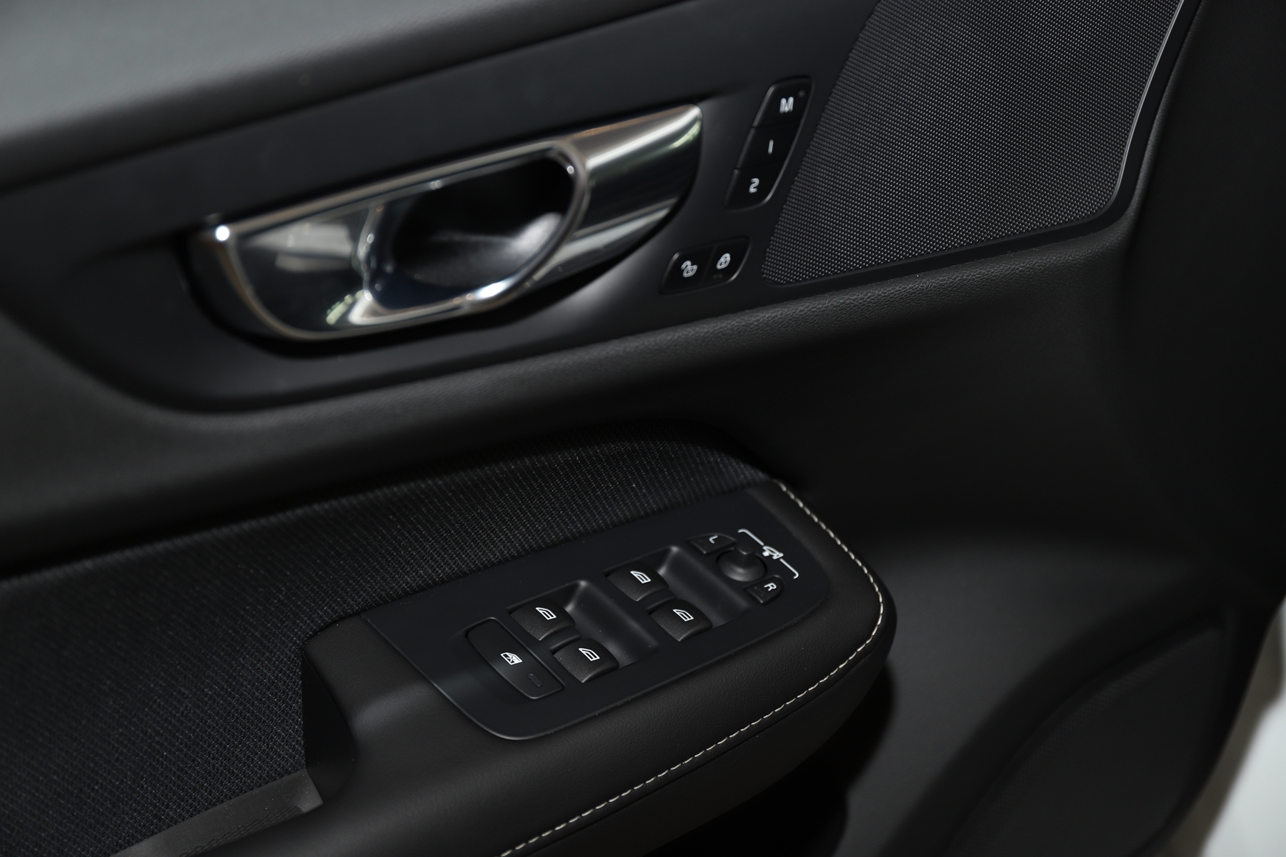 沃尔沃v60是旅行车还是旅行轿车,沃尔沃v60旅行选哪个版本