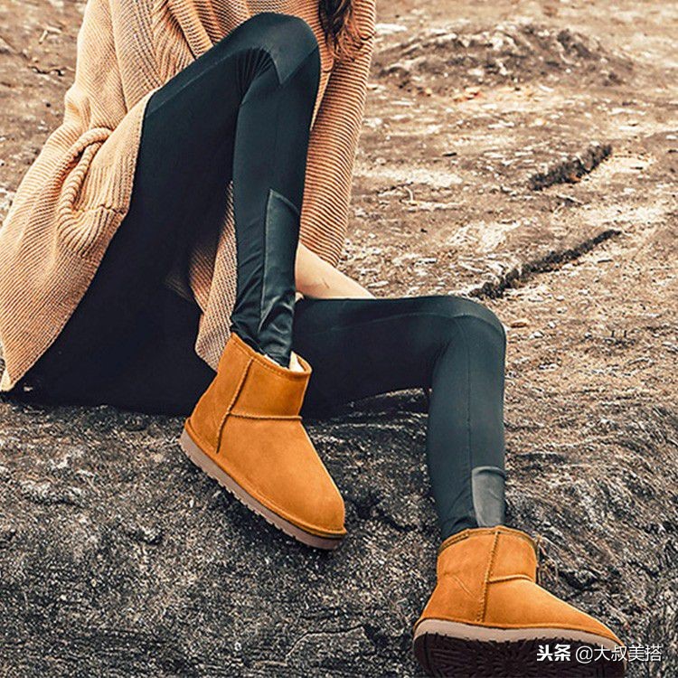 冬季女生穿雪地靴,冬天穿雪地靴好看吗