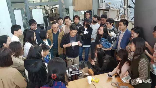 独此一家，机器跨越百年，户部山上的这家小店印出家乡生活的墨迹