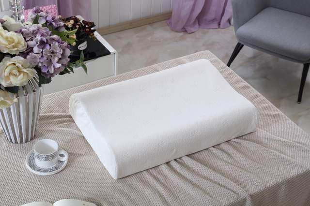 乳胶枕头和碎乳胶枕哪个好,睡觉用什么乳胶枕好