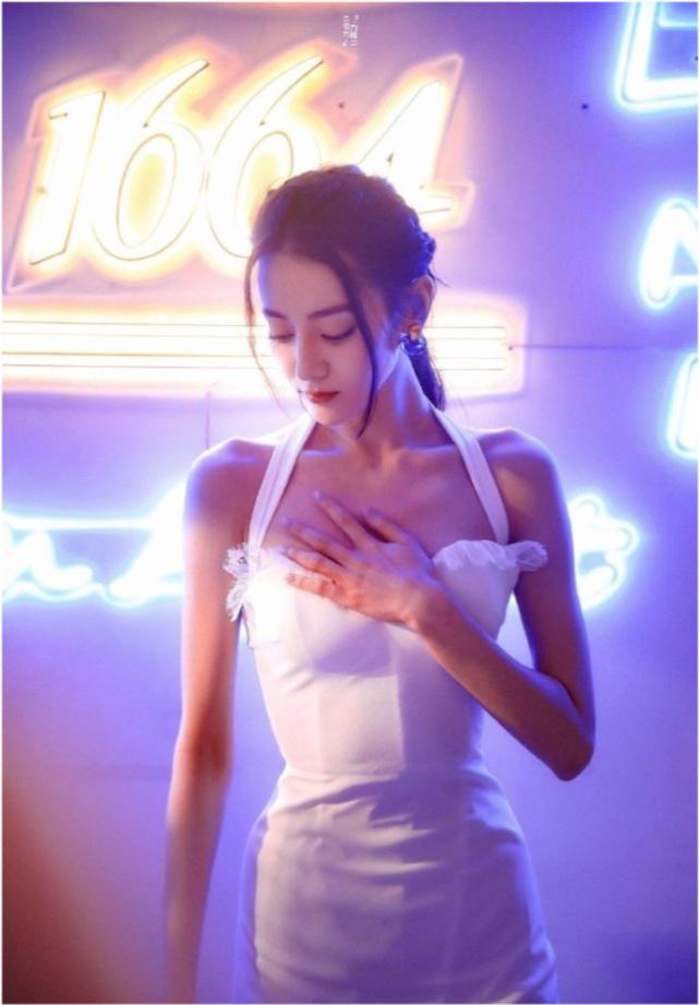 迪丽热巴出席活动穿礼服,迪丽热巴穿礼服出席活动