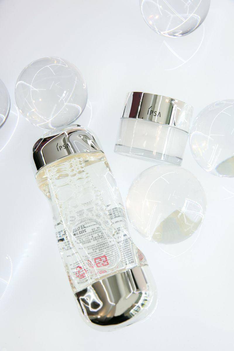 干燥肌肤该如何正确的补水保湿,修护干燥敏感肌肤的产品