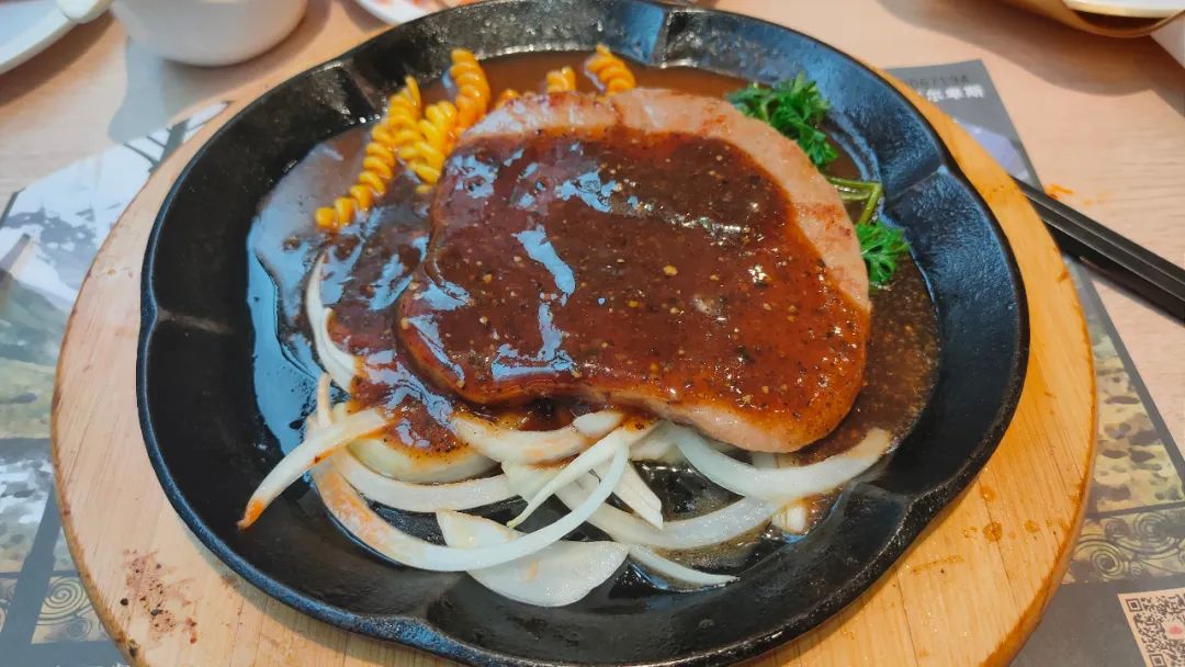 独家亲测，告诉你49元爽吃原价98元的牛排披萨自助，超高性价比