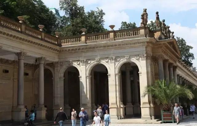 中国养生硒谷温泉度假小镇,欢喜岭湿地温泉养生度假小镇