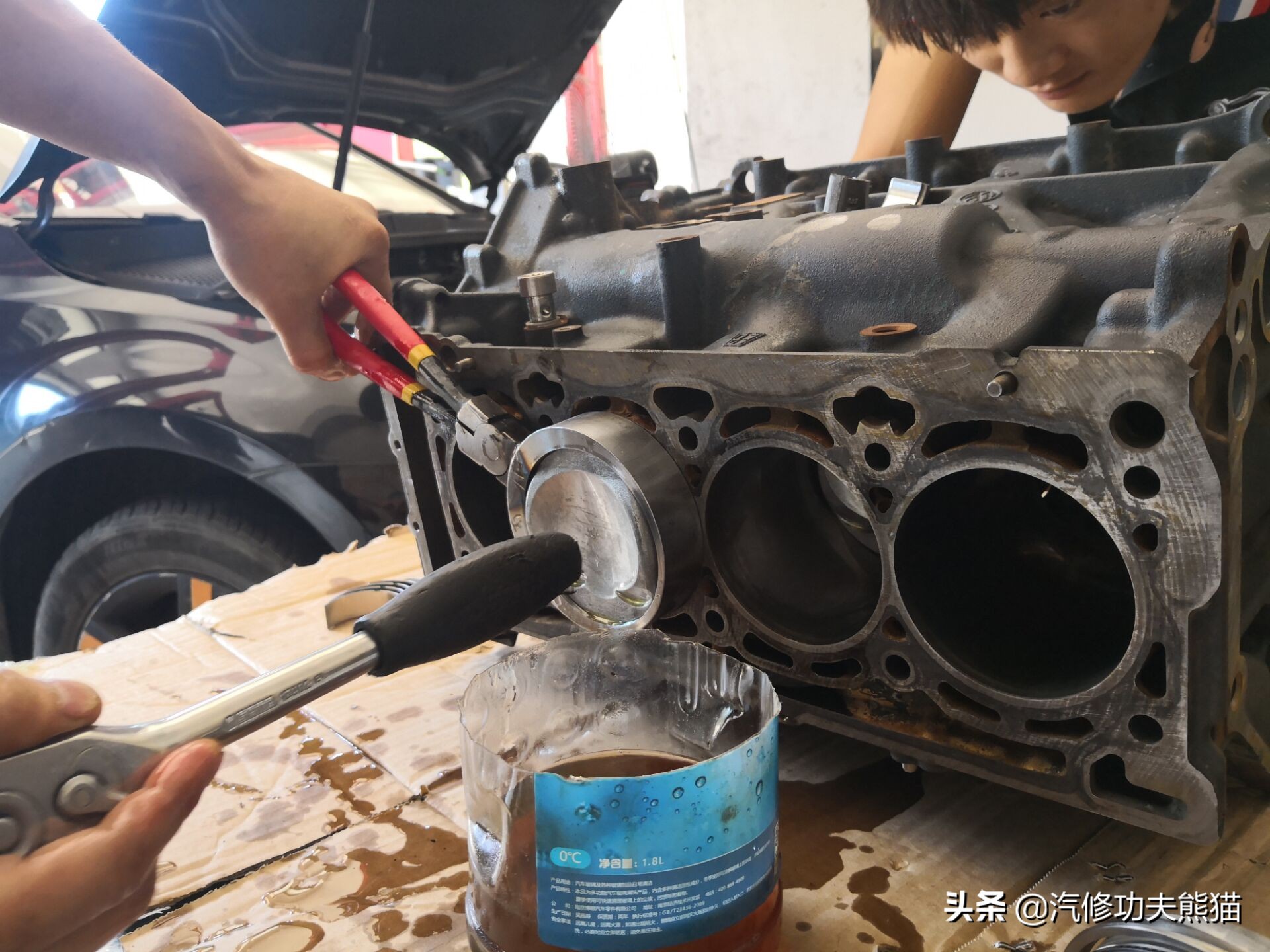 2017款途观丝绸之路1.8t烧机油吗,途观2015款1.8t四驱豪华版烧机油