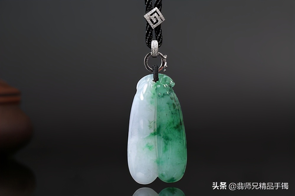 翡翠挂坠裂纹怎么办,如何辨别翡翠挂坠真假最简单方法