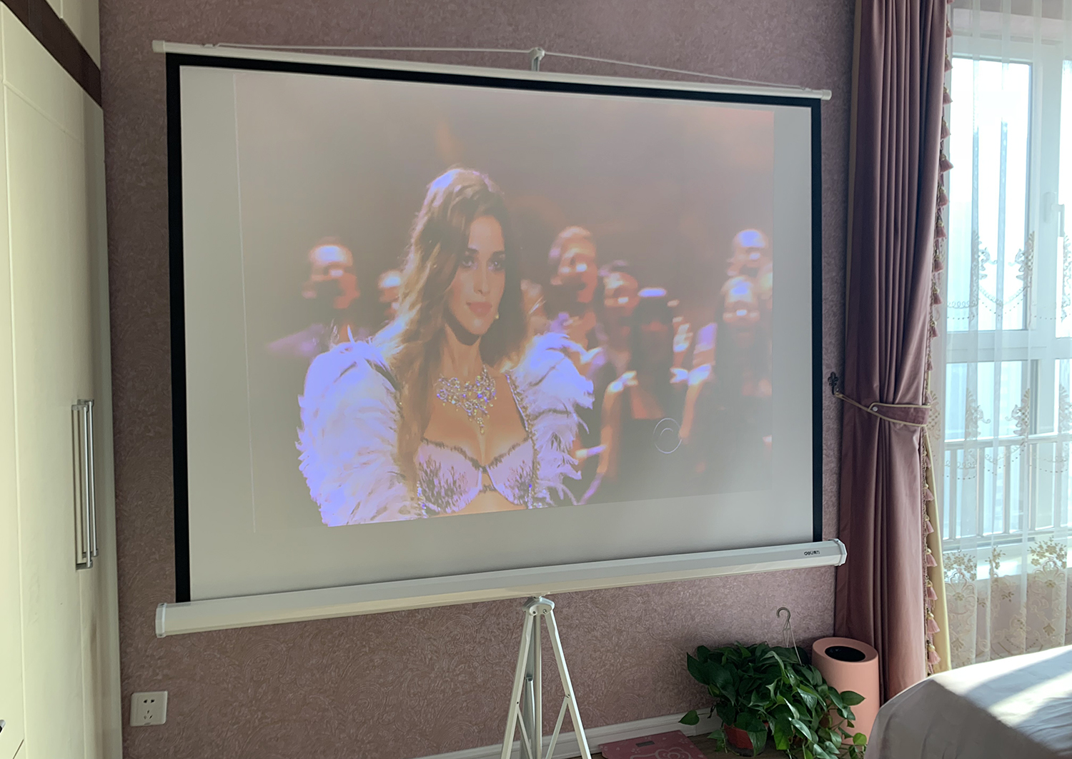 坚果j9智能投影,坚果J9投影仪