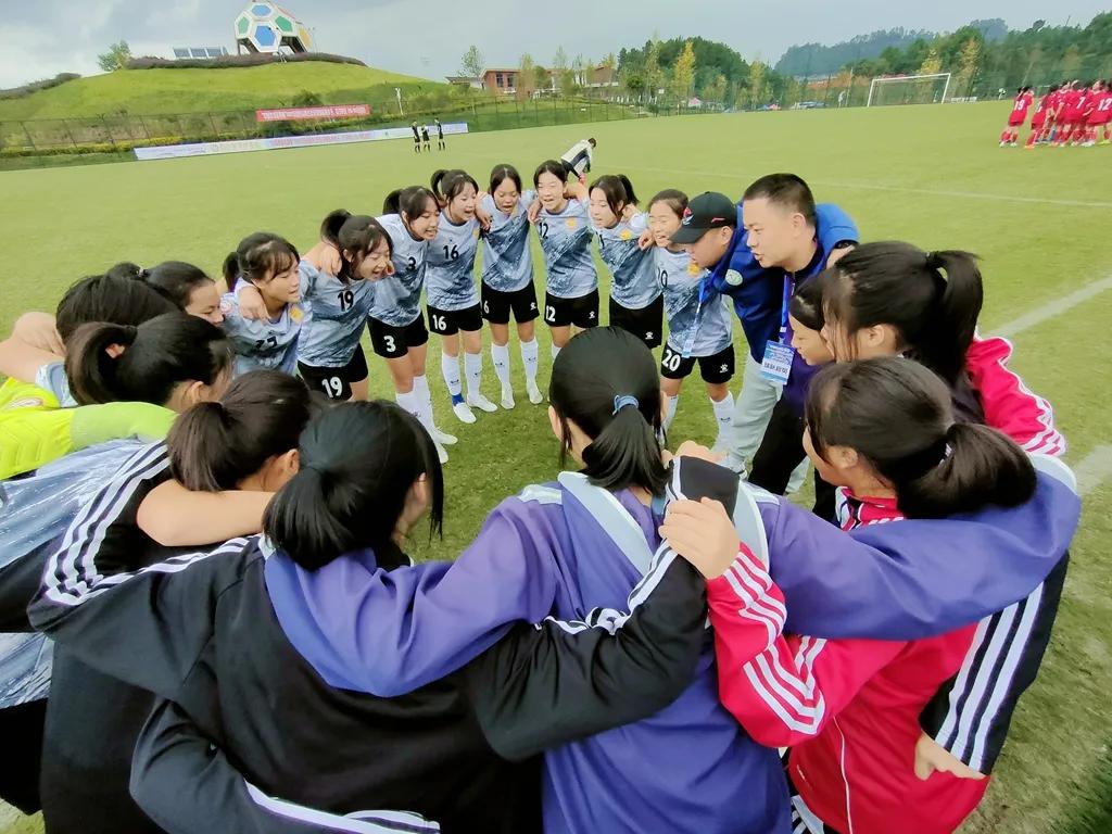 为中国女篮球队点赞,四川广元中学足球队