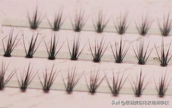 为什么你种的睫毛假性服帖,自己嫁接睫毛闭眼时扎眼怎么回事