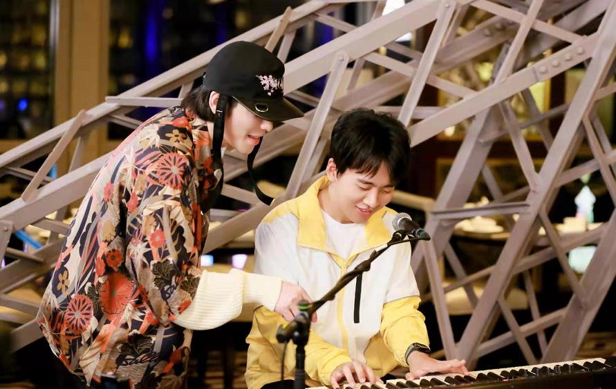 郭德纲小儿子照曝光基因强大,郭德纲6岁小儿子罕曝近照