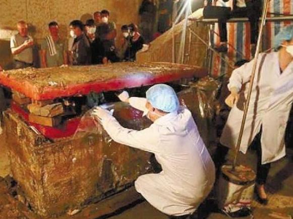 考古挖出千年棺,考古挖出千年巨棺图片