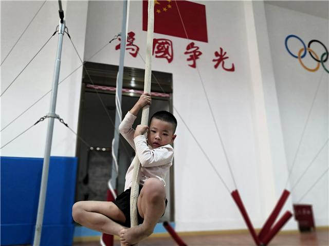 “月亮山”里闯出的冠军梦