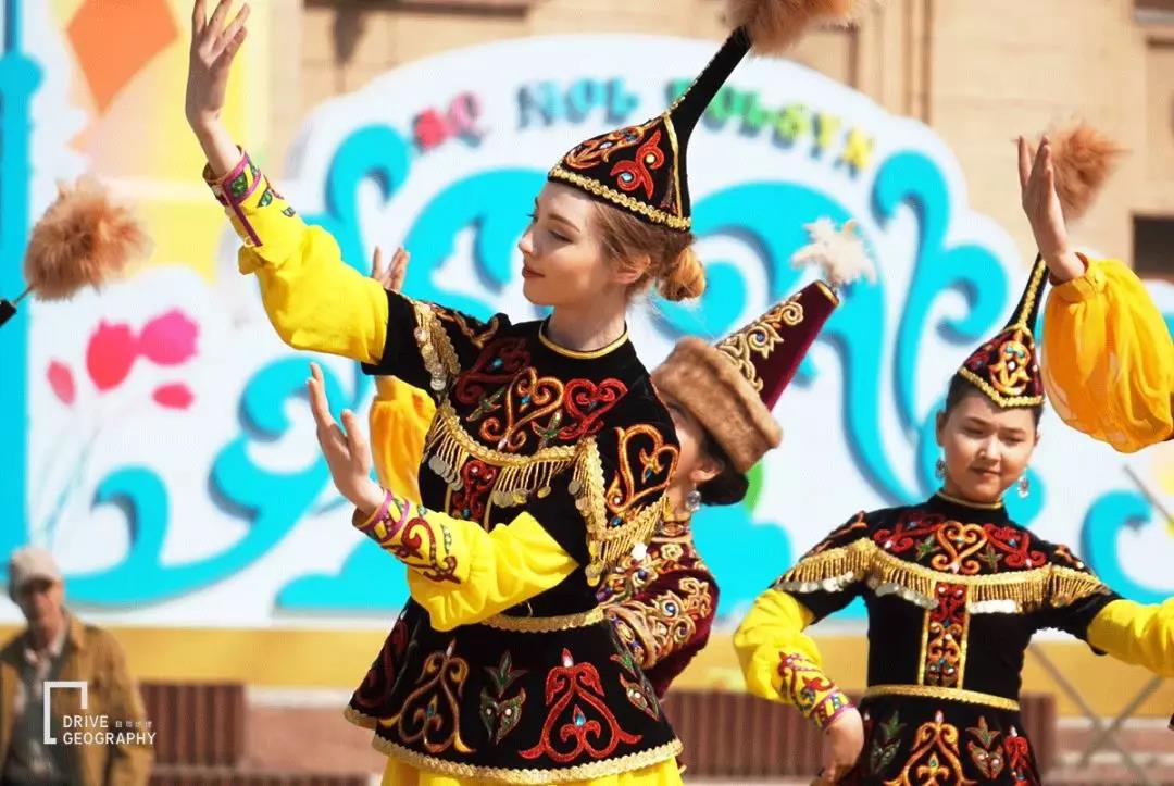 中国牌照车在国外自驾游,开中国牌照车去外国