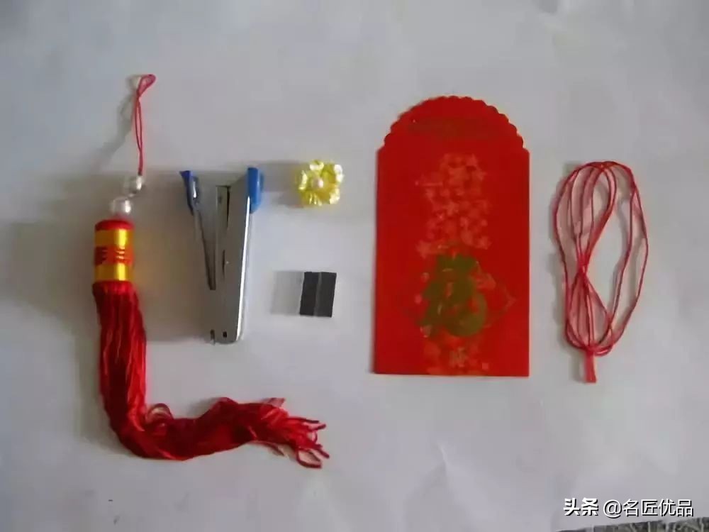 猪年手工制作纸灯笼,大红灯笼手工制作简约过年