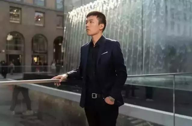 苏宁90后少东家张康阳，欲戴冠冕、必承其重；因何接手苏宁小店？