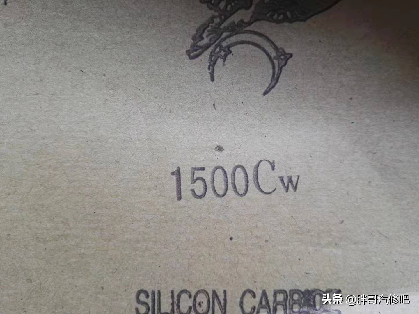 车灯发黄家用方法,大灯漏水发黄怎么补