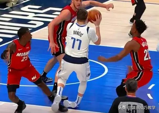 打球崴脚急救措施,打球崴脚了怎么高情商安慰