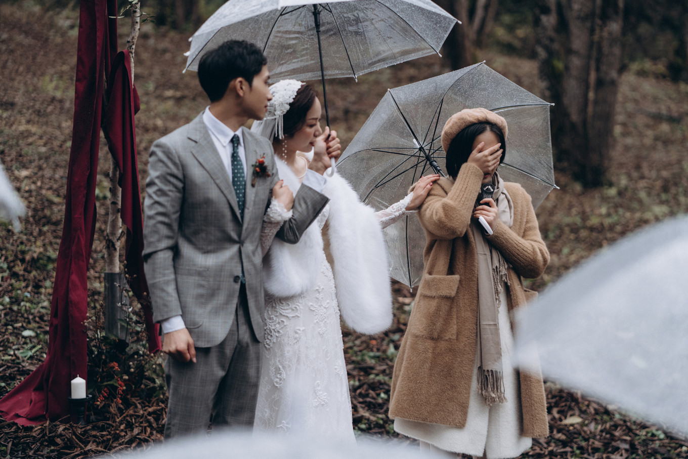 我们带上婚纱，去与世隔绝的山中办了一场绝世婚礼