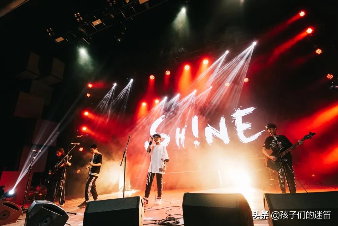 和自己偶像合作是种什么样的体验,当偶像的真实感受